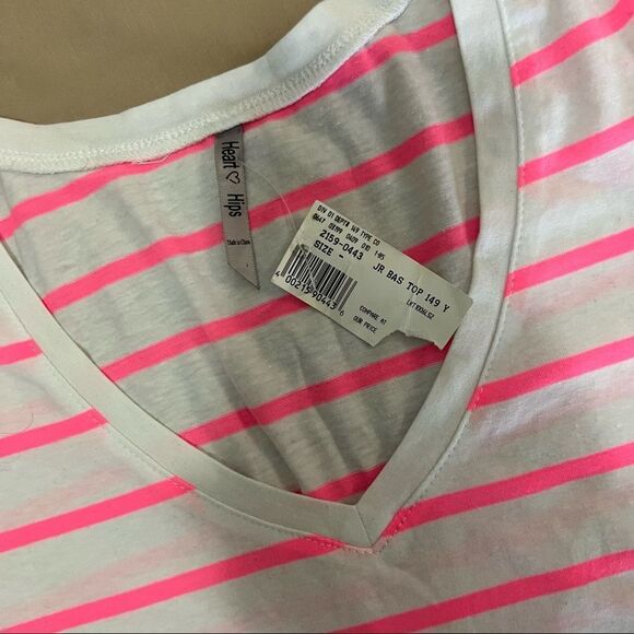 Heart & hips v-neck t-shirts in a size small. - Picture 3 of 6